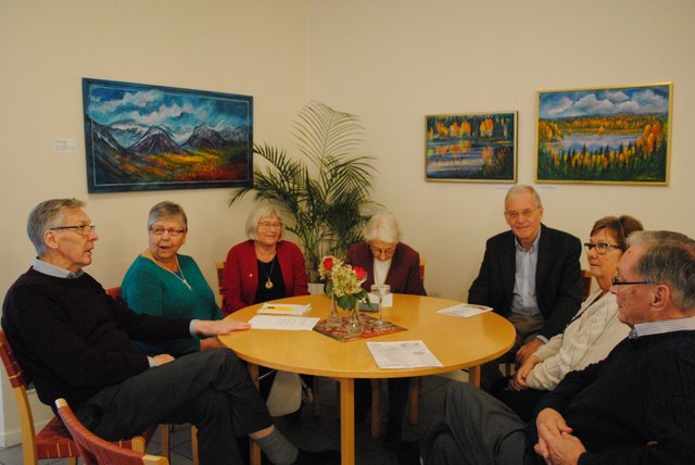 Bilden är från ett föreningsmöte i Finspång där tandvårdsstöd diskuteras i grupper. Foto Eva B Henriksson